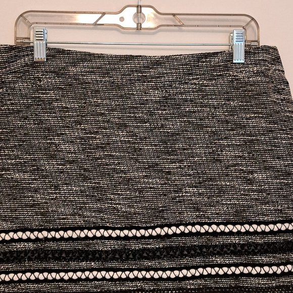 H & M Textured Black Fringe Skirt Size 14 NWT - Picture 6 of 8